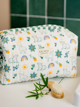 Charger l'image dans la galerie, La trousse de toilette agneaux – Matelassée & Imperméable