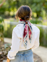 Charger l'image dans la galerie, Le grand foulard Marie-Madeleine- Louise Groux X Caladia