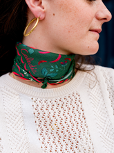 Charger l'image dans la galerie, Le petit foulard Vivre d'amour vert