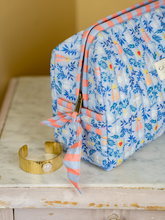 Charger l'image dans la galerie, La trousse de Toilette Marie – Matelassée & Imperméable