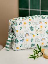 Charger l'image dans la galerie, La trousse de toilette agneaux – Matelassée & Imperméable
