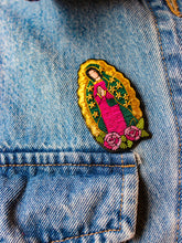 Charger l'image dans la galerie, Broche brodée Notre Dame de Guadalupe