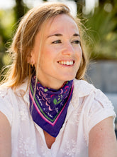 Charger l'image dans la galerie, Le petit foulard Vivre d'amour violet