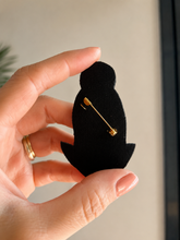 Charger l'image dans la galerie, Broche brodée Notre Dame de Lourdes