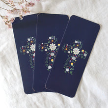 Charger l'image dans la galerie, Signet Croix de Passiflore-marine