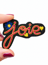 Charger l'image dans la galerie, Broche brodée Joie