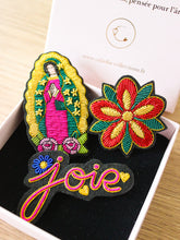 Charger l'image dans la galerie, Broche brodée Joie