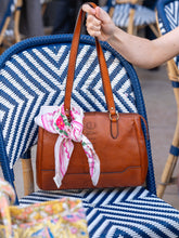 Charger l'image dans la galerie, Le petit foulard Vivre d'amour écru