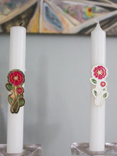 Charger l'image dans la galerie, Pin's Rose Effeuillée émaillée vernis blanc