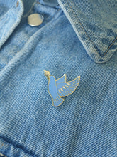 Charger l'image dans la galerie, Pin's colombe bleue