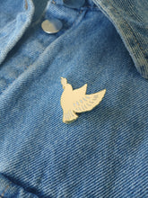 Charger l'image dans la galerie, Pin's colombe dorée