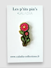 Charger l'image dans la galerie, Pin's Rose Effeuillée émaillée dorée