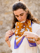 Charger l'image dans la galerie, Le grand foulard Ancolie caramel
