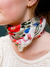 Charger l'image dans la galerie, Le petit foulard Liseron - frise rose
