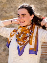 Charger l'image dans la galerie, Le grand foulard Ancolie caramel

