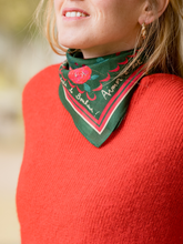 Charger l'image dans la galerie, Le petit foulard Vivre d'amour vert
