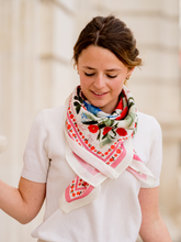 Charger l'image dans la galerie, Le grand foulard Liseron - frise rose
