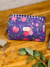 Charger l&#39;image dans la galerie, Trousse de toilette Vivre d&#39;amour violet
