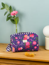 Charger l&#39;image dans la galerie, Trousse de toilette Vivre d&#39;amour violet
