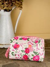Charger l&#39;image dans la galerie, Trousse de toilette Vivre d&#39;amour écru
