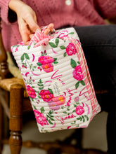 Charger l&#39;image dans la galerie, Trousse de toilette Vivre d&#39;amour écru
