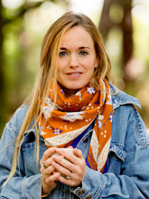 Charger l&#39;image dans la galerie, Le grand foulard Ancolie caramel
