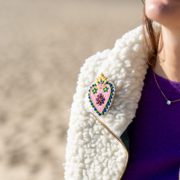 Broche Sacré-Cœur – Broderie artisanale Caladia