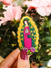 Charger l'image dans la galerie, Broche brodée Notre Dame de Guadalupe
