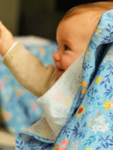 Charger l&#39;image dans la galerie, Le petit lange imprimé Marie bleu ciel
