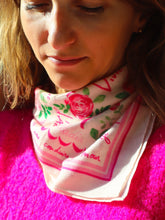 Charger l&#39;image dans la galerie, Petit Foulard Vivre d&#39;amour écru
