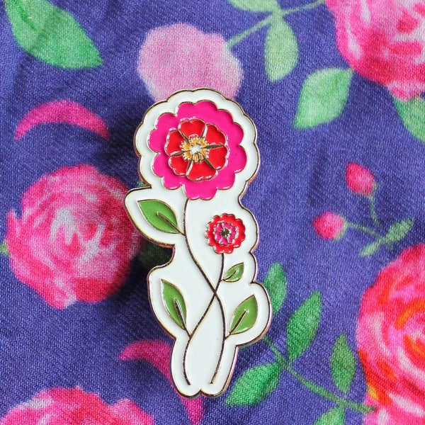 Pin's Rose Effeuillée émaillée vernis blanc