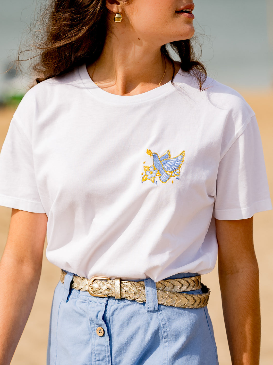 Le t-shirt brodé Colombe ciel
